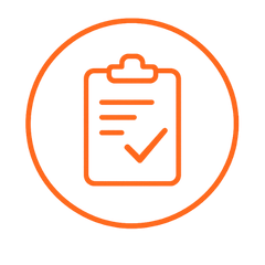 Oranges Icon mit Klemmbrett und Haken für Angebot, Abstimmung und Freigabe