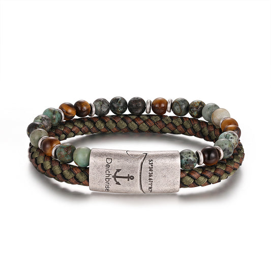 The Armband Playa Beach (Multistrang) features taupe leather, African Turquoise, and Tiger Eye beads, with a silver anchor-engraved clasp for a natural look inspired by the sea.