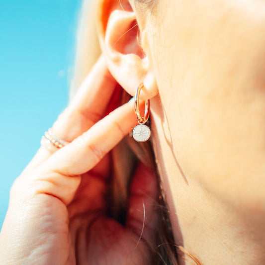 Charm für Ohrringe (Creolen) Kompass (mit Stein) aus Edelstahl (Paar)