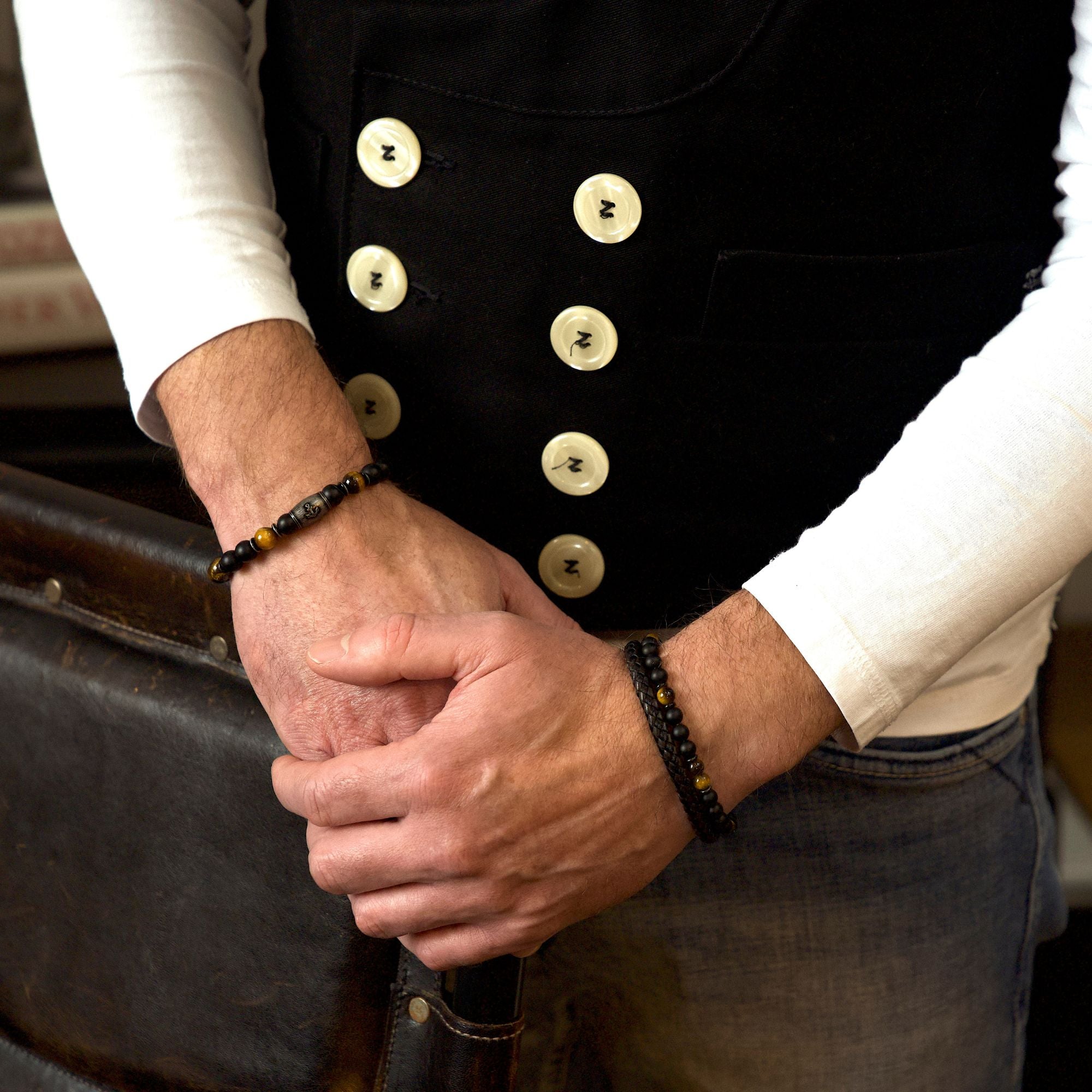 Armband Black Beach (Multistrang) Leder, Edelstahl, Onyx & Tiger-Eye (Kapitän rockt)