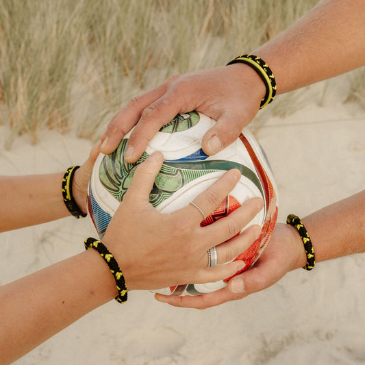 Torjäger Fanbundle - 2 Armbänder kaufen, GRATIS Schlüsselanhänger