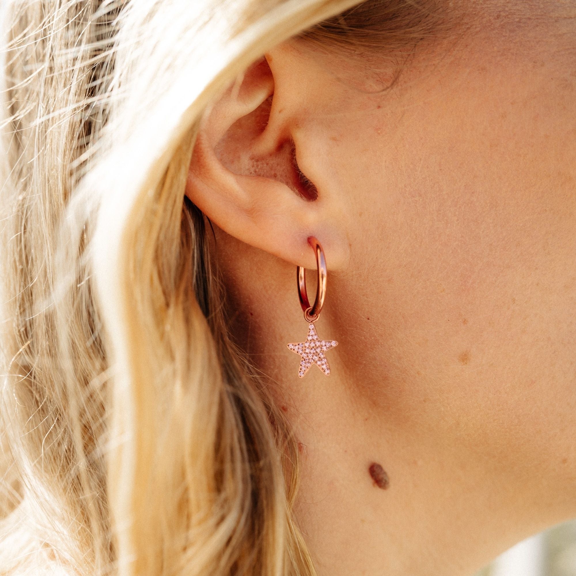 Charm für Ohrringe (Creolen) Seestern mit rosa Zirkonia (Paar)