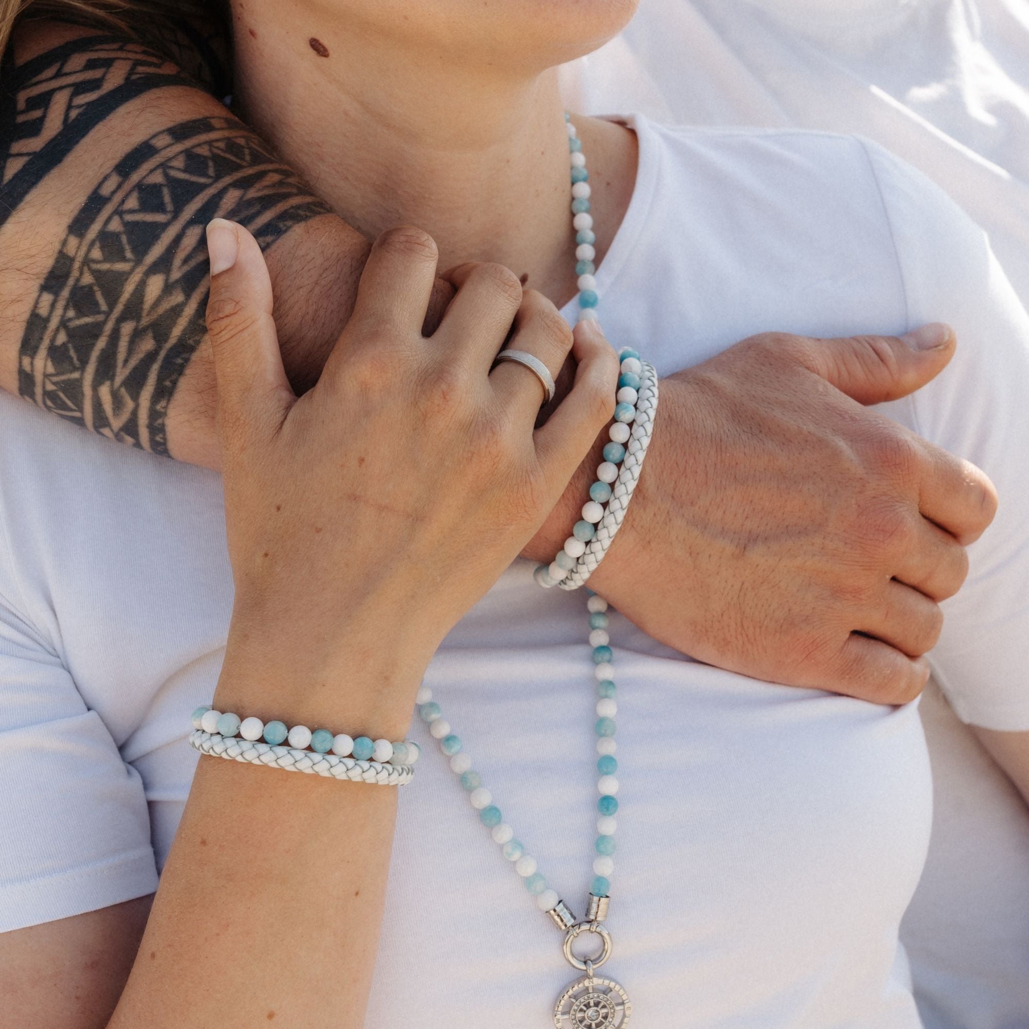 Armband Cala Blanca (Multistrang) mit Leder, Porzellan Weiße Jade & Persische Jade